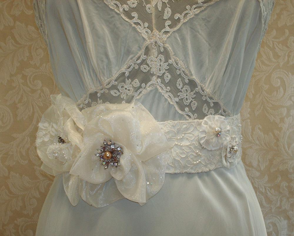 Ivory Floral Bridal Sash, Vintage Beaded Lace Sash, Bridal Sash, Rinestones, Crystals, Pearls